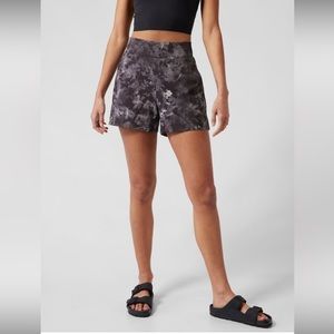 NWT Athleta Brooklyn shorts Sz 2